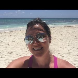 Meet your Posher, Laura